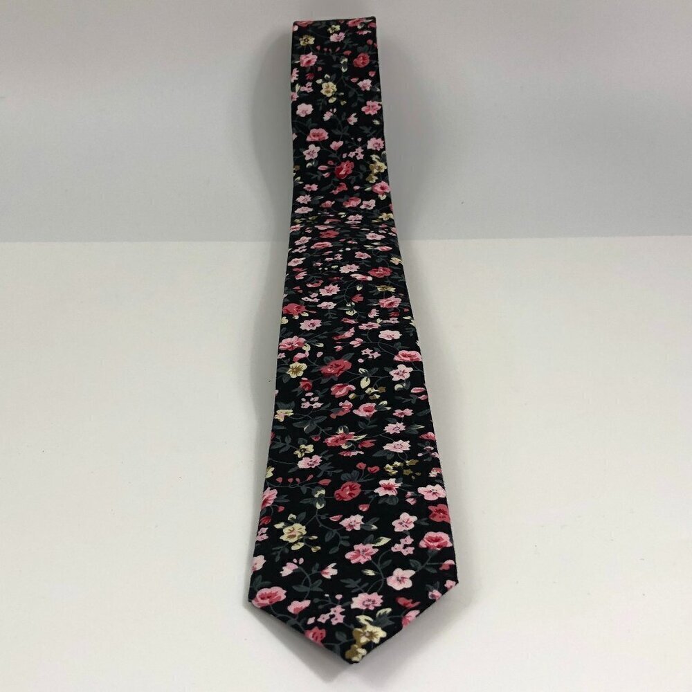 Parquet Floral Pink And Black Necktie